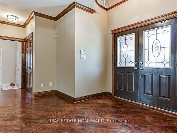 3rd image of 807 Primrose Ct