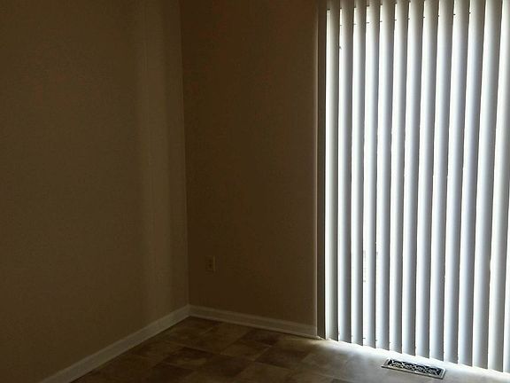 5th image of 205 Greenhill Ct