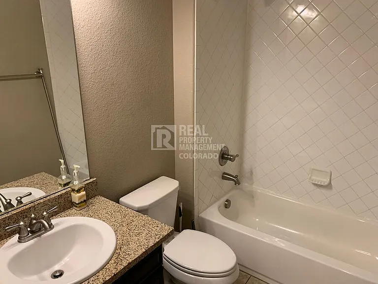 5028 S Versailles Cir — Photo 15
