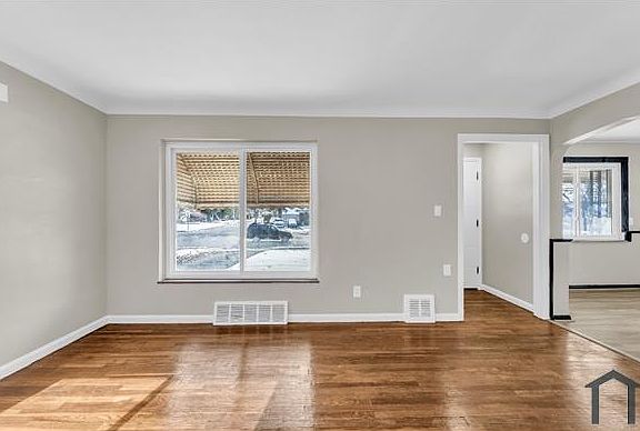 4th image of 27681 Lake Shore Blvd