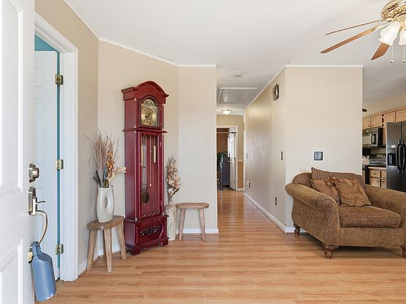 4th image of 209 Alice Ave