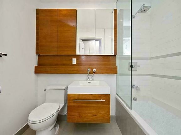 2nd image of 333 E 109th St APT 3D