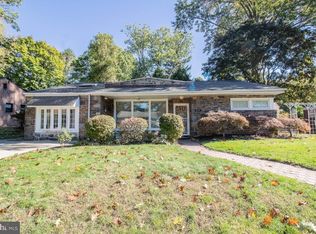 302 Crest Park Rd, Philadelphia, PA 19119