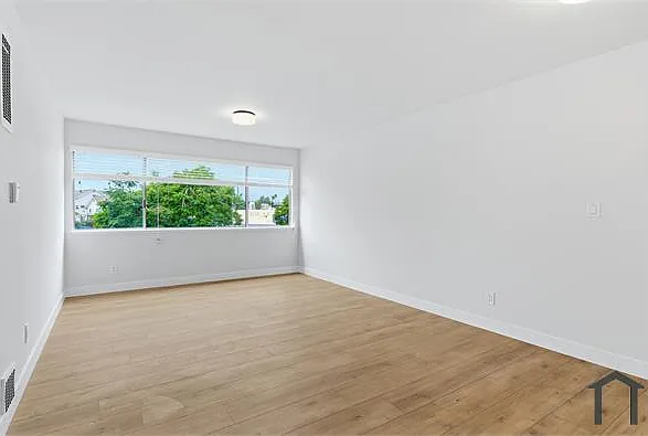 1922 S Hobart Blvd #9 — Photo 18