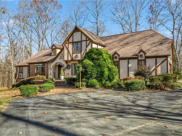 1425 Shamrock Dr, Burlington, NC 27215