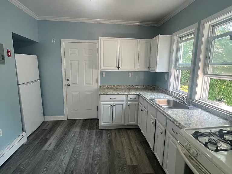 284 Hillside Ave — Photo 2