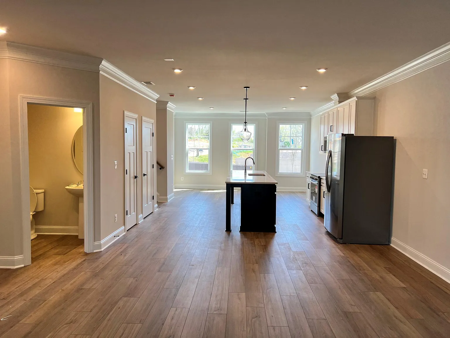 3 bed, 2.5 bath, 1815 sqft, $2,495 — Photo 4
