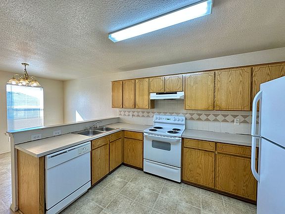 5th image of 2700 Garland Dr APT C