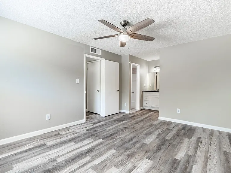 1325 W Guadalupe Rd — Photo 17