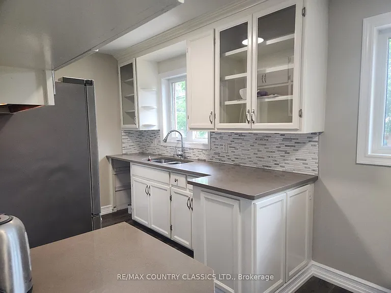 7 Beechwood Dr #UPPER — Photo 6