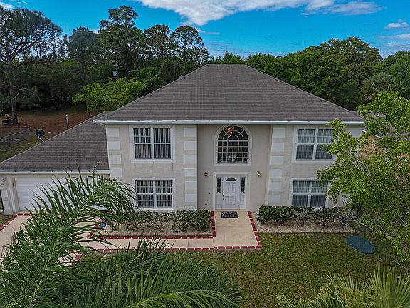 3rd image of 1142 SE Floresta Dr