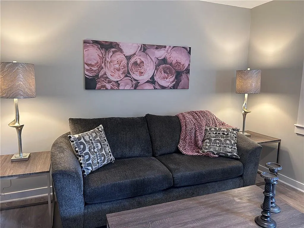 4 bed, 2.0 bath, 1488 sqft, $4,500 — Photo 3