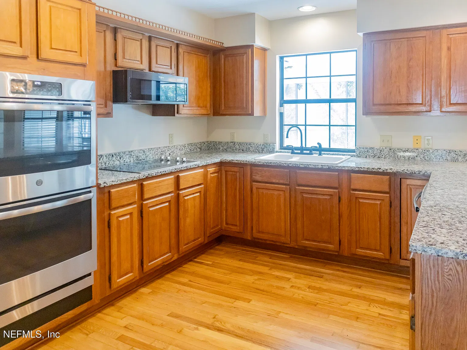 3 bed, 2.0 bath, 2032 sqft, $2,600 — Photo 3