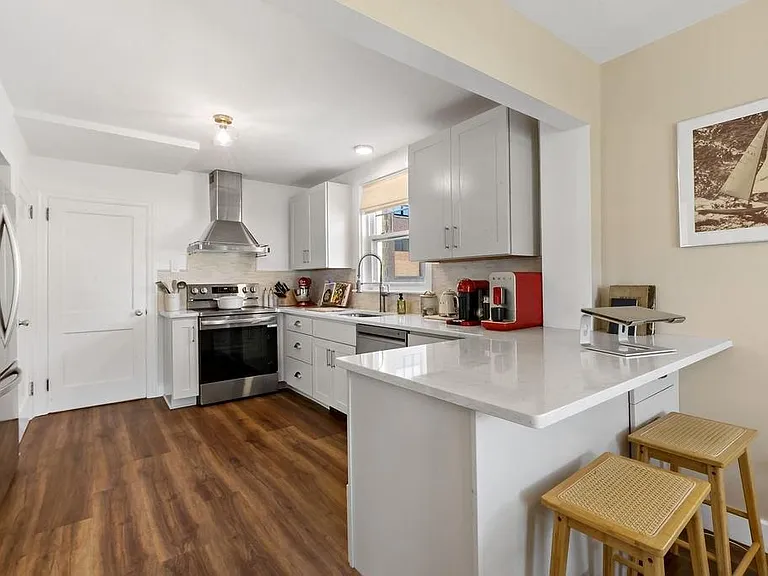 147 Evarts St — Photo 6