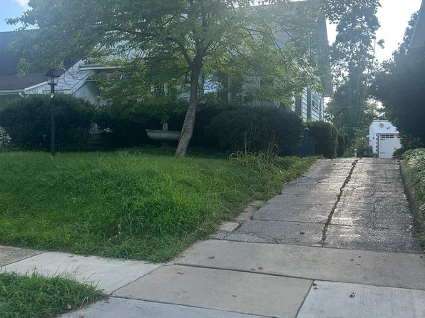 1453 N 3rd St, Springfield, IL 62702