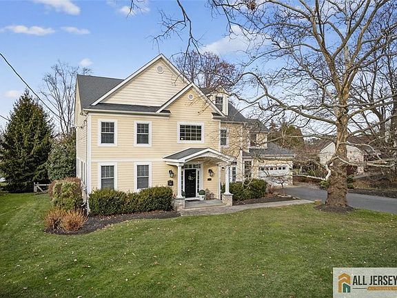4th image of 10 Evans Dr