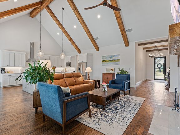 5th image of 1215 Chapel Dr