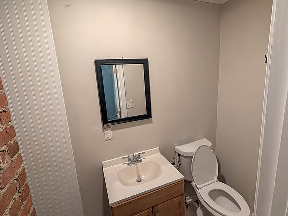 3rd image of 628 N Nicholls St