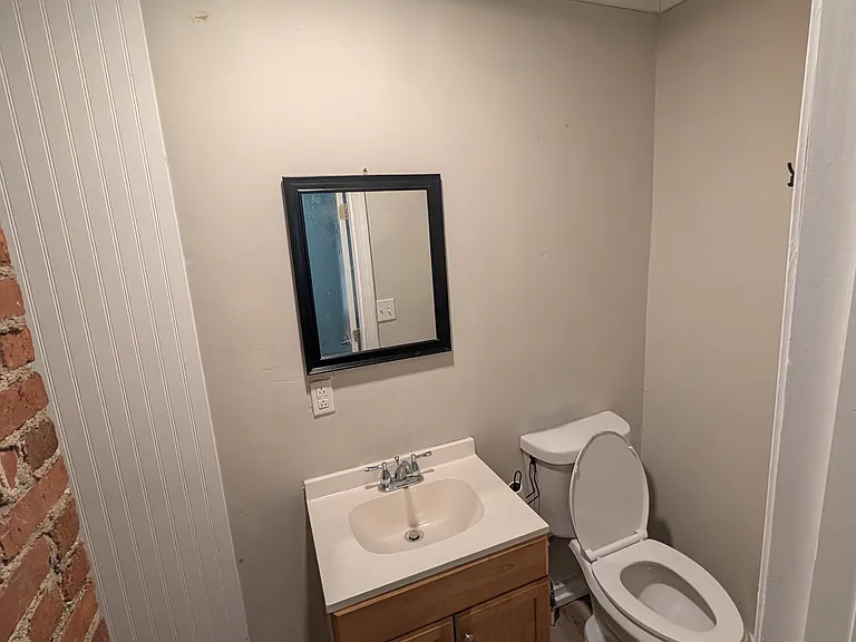 628 N Nicholls St — Photo 3