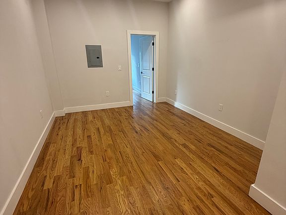 3rd image of 282 Baldwin Ave APT 2R