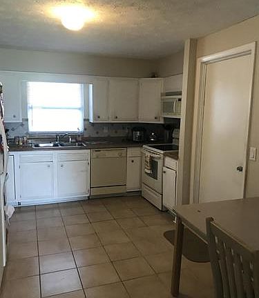 4th image of 1413 Chablis Ct N