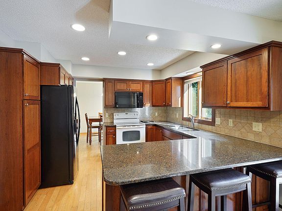 3rd image of 13558 Dellwood Way