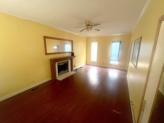 4th image of 4037 Calumet Dr