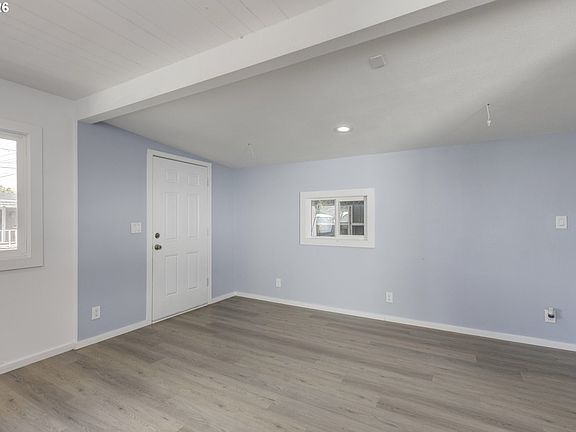 2nd image of 316 SW Baseline St Unit 3