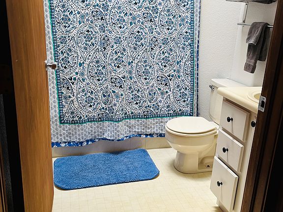 Private full bathroom