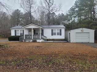 18 Phoenix Dr, Anniston, AL 36206