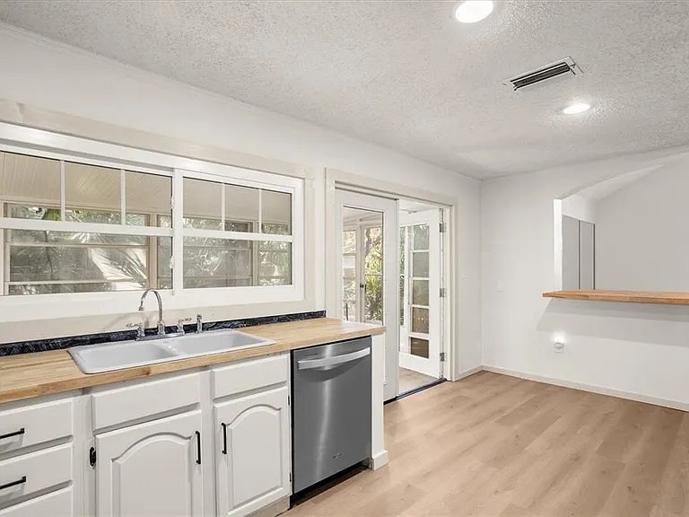 8725 Erie Ln — Photo 17