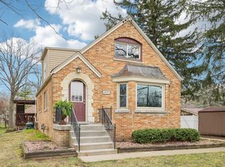 4820 S 43rd St, Greenfield, WI 53220