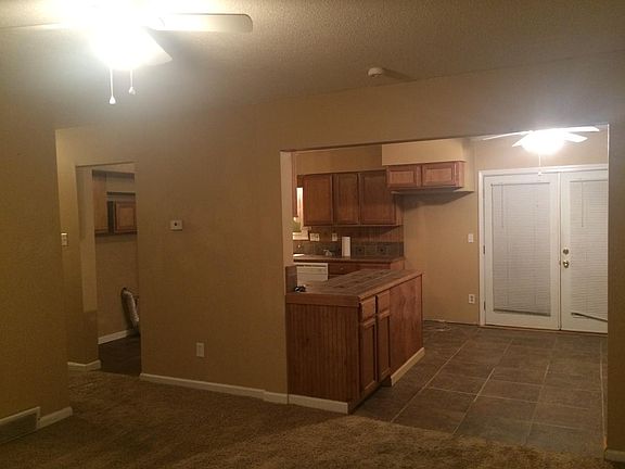 3rd image of 2404 Colonial Hills Dr