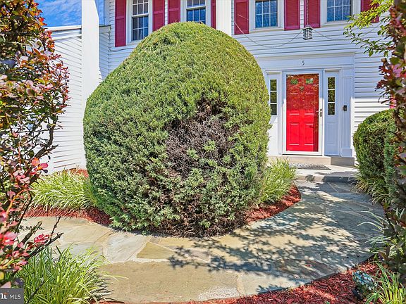 2nd image of 5 Founders Mill Ct