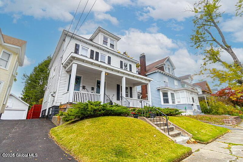3rd image of 136 Elmer Avenue