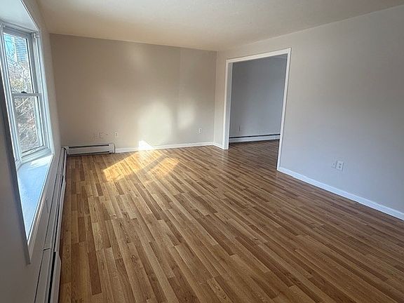 2nd image of 15-17 Julian Ln