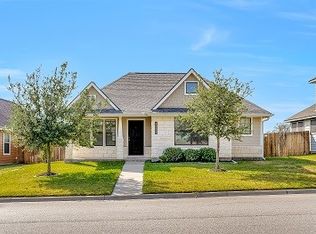 2039 Autumn Lake Dr, Bryan, TX 77807