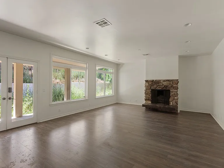 22100 Tiara St — Photo 19