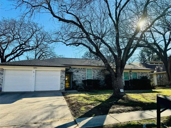 1300 Timber Ridge Dr, Euless, TX 76039