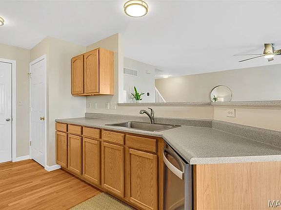 5th image of 333 Wild Oak Dr
