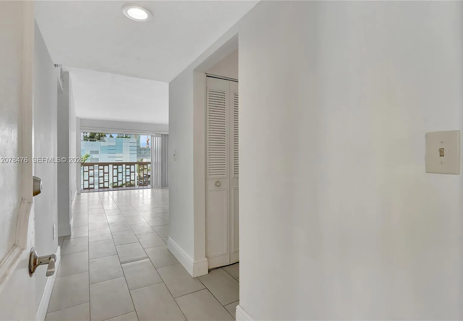 Riviera Towers Condo — Photo 3