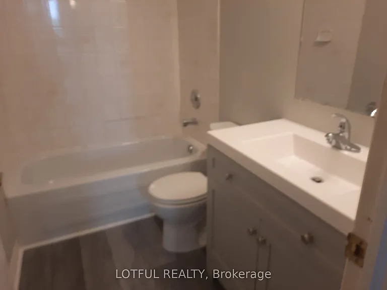 192 King St W #301 — Photo 12