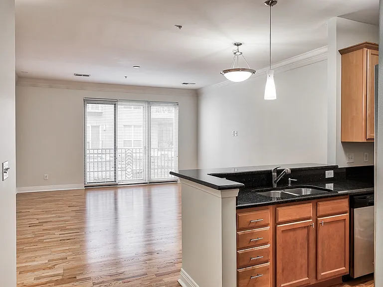 Maxwell Apartments — Photo 30
