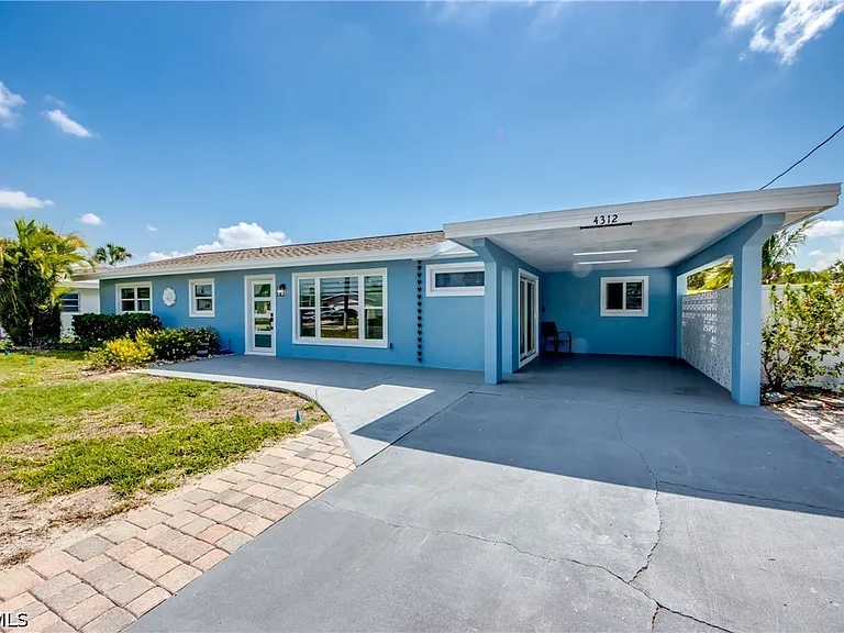 4312 S Pacific Cir — Photo 1