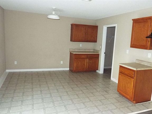 4th image of 7556 Stonington Dr