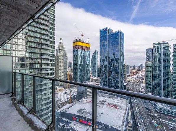 55 Bremner Blvd Unit 3407, Toronto, ON M5J 0A6