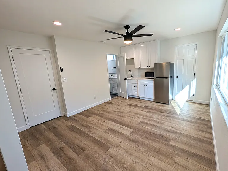 5997 Jacaranda Ln #B — Photo 2