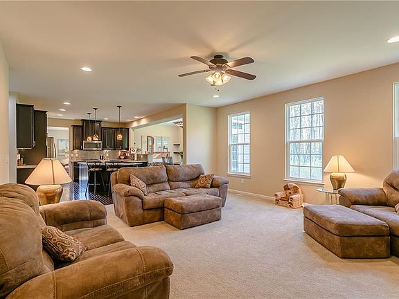 4th image of 458 Bayside Dr