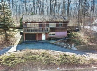 158 Lake Dr, Stanhope, NJ 07874