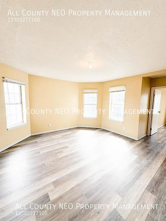 Freshly painted 2-bedroom, 1-bath home located in Brooklyn Centre — Photo 4